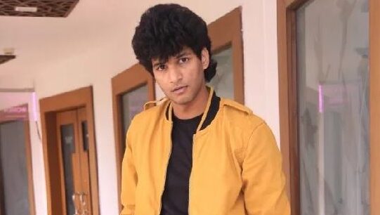 పబ్లిసిటీ పిచ్చి.. బూతుల పాట..చంద్రహాస్